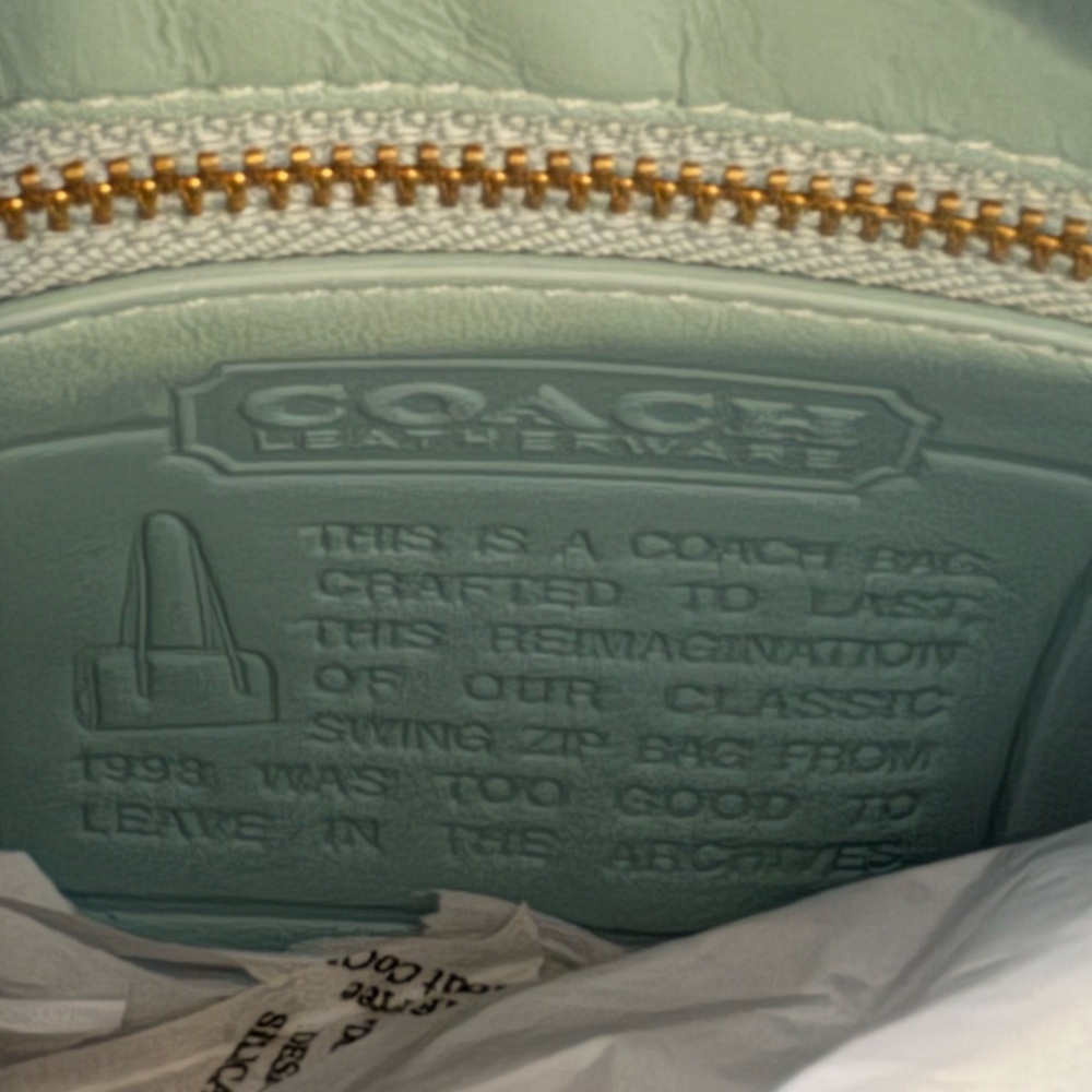 Coach Swing Zip 20 - Picture 3 of 3